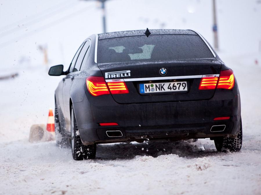  BMW 750Li xDrive 2008 года  (фото 2 из 16)